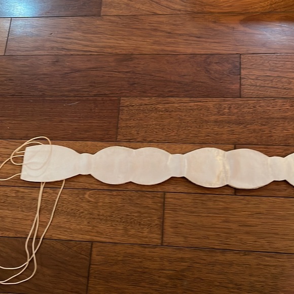 White beaded belt - Picture 4 of 4
